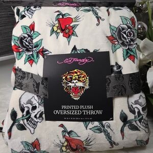 Ed Hardy Embossed plush oversized throw 60in x 70in new